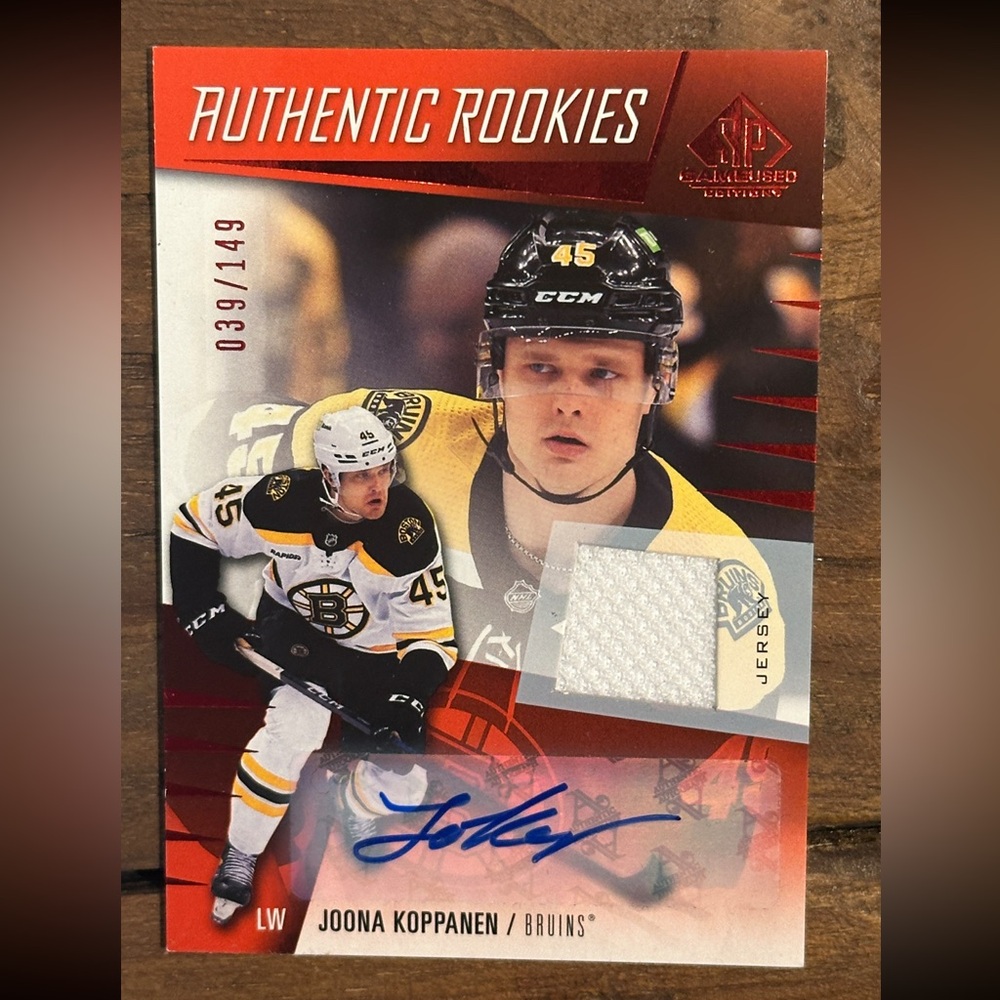 CCM Authentic Rookies Hockey Card - Black and Gold